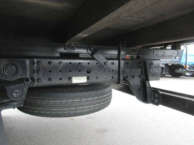 三菱ふそうキャンター平ボディ小型（2t・3t）[写真09]