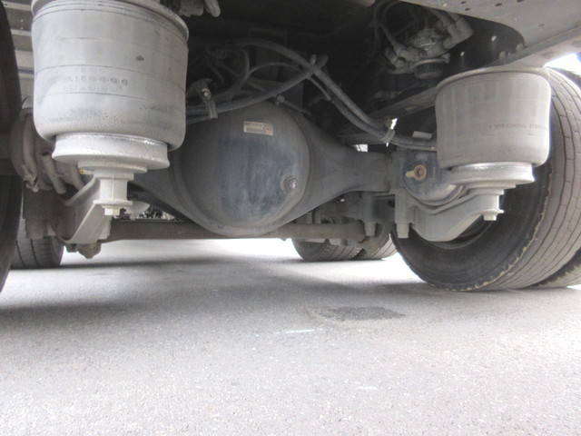 いすゞギガアルミウイング大型（10t）[写真10]