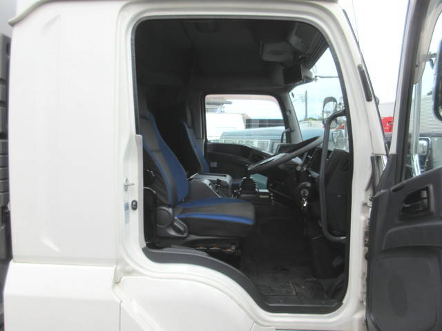 いすゞギガアルミウイング大型（10t）[写真11]