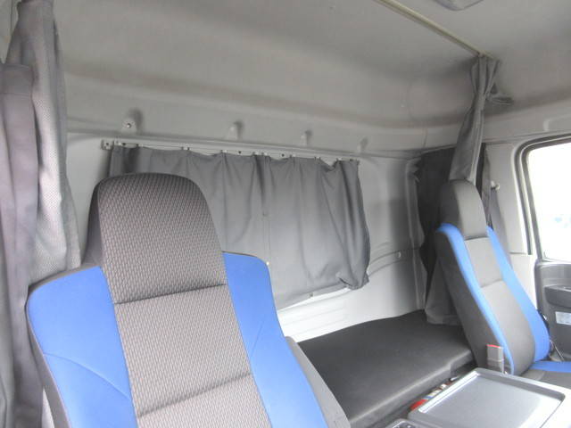 いすゞギガアルミウイング大型（10t）[写真12]