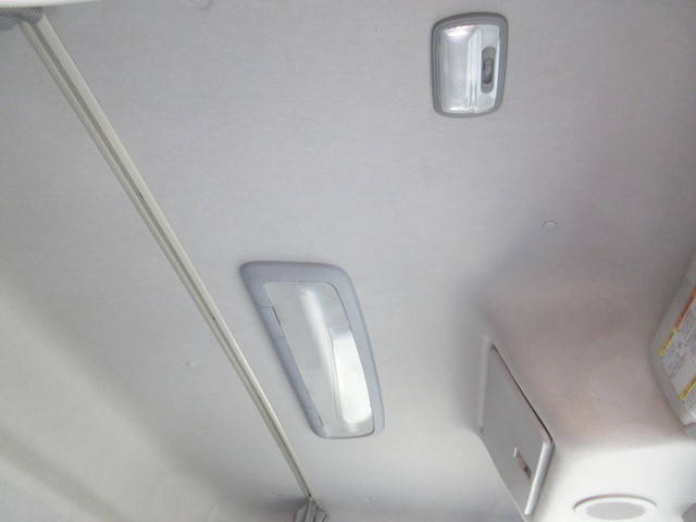 いすゞギガアルミウイング大型（10t）[写真13]