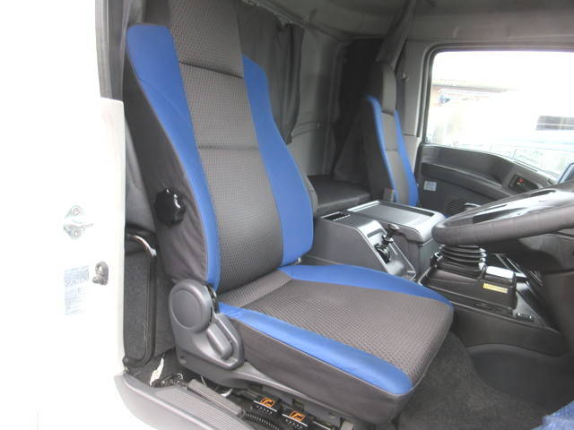 いすゞギガアルミウイング大型（10t）[写真14]