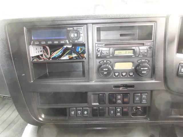 いすゞギガアルミウイング大型（10t）[写真16]