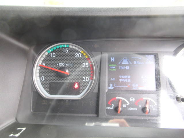 いすゞギガアルミウイング大型（10t）[写真19]