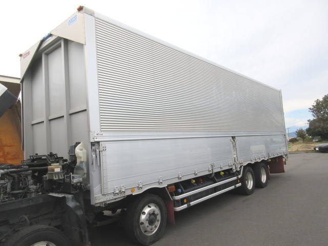 いすゞギガアルミウイング大型（10t）[写真25]