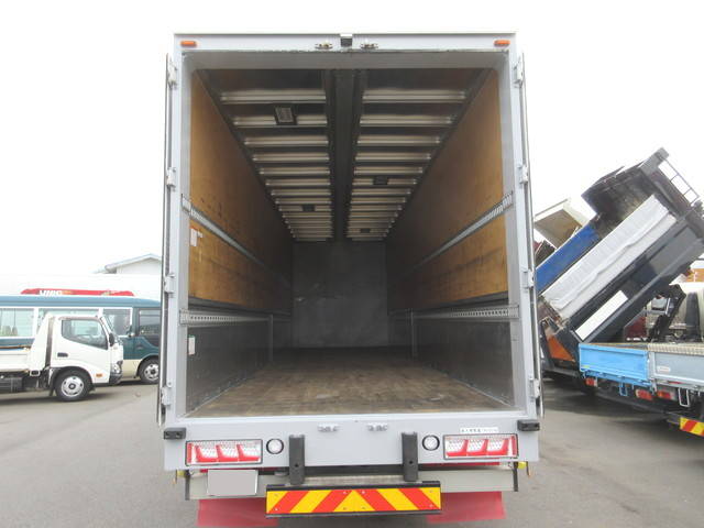 いすゞギガアルミウイング大型（10t）[写真28]