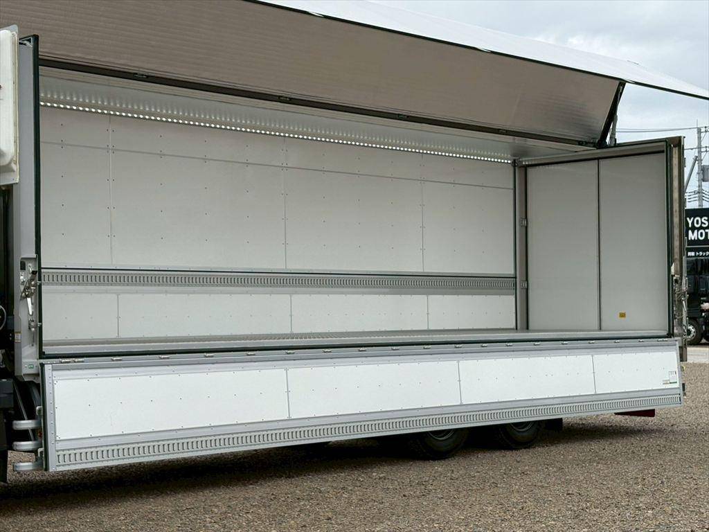 UDトラックスクオン冷蔵冷凍ウイング大型（10t）[写真11]