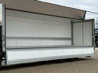 UDトラックスクオン冷蔵冷凍ウイング大型（10t）[写真12]