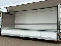 UDトラックスクオン冷蔵冷凍ウイング大型（10t）[写真13]