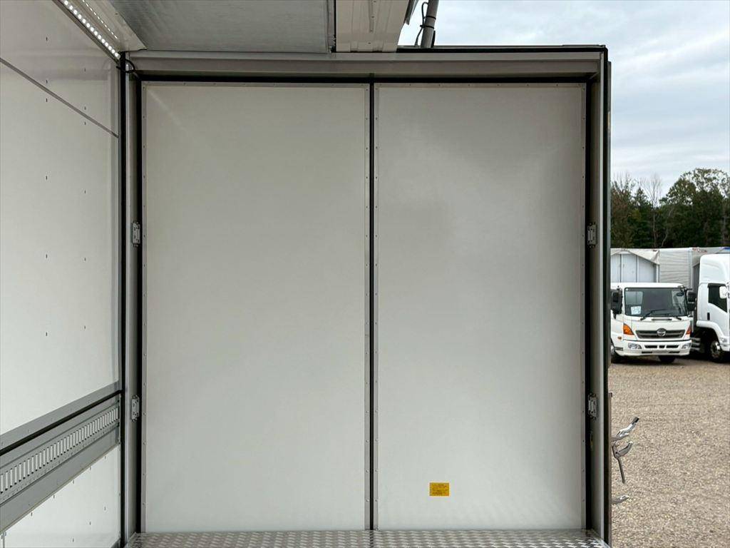 UDトラックスクオン冷蔵冷凍ウイング大型（10t）[写真13]