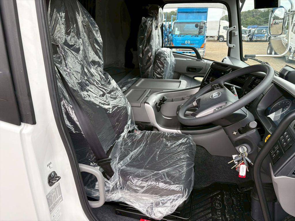 UDトラックスクオン冷蔵冷凍ウイング大型（10t）[写真21]
