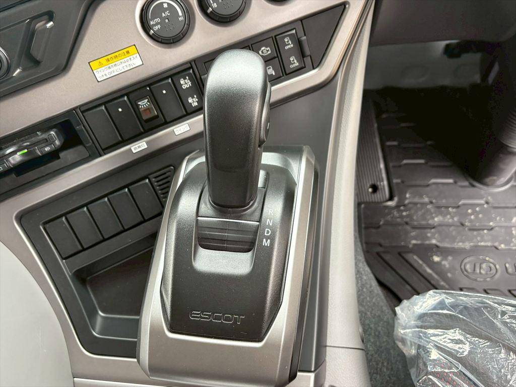 UDトラックスクオン冷蔵冷凍ウイング大型（10t）[写真23]