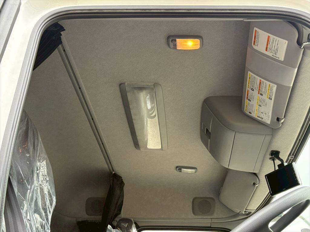 UDトラックスクオン冷蔵冷凍ウイング大型（10t）[写真24]