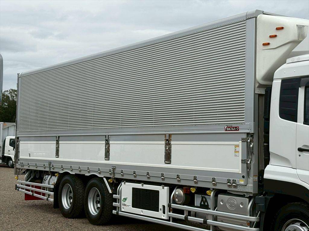 UDトラックスクオン冷蔵冷凍ウイング大型（10t）[写真05]