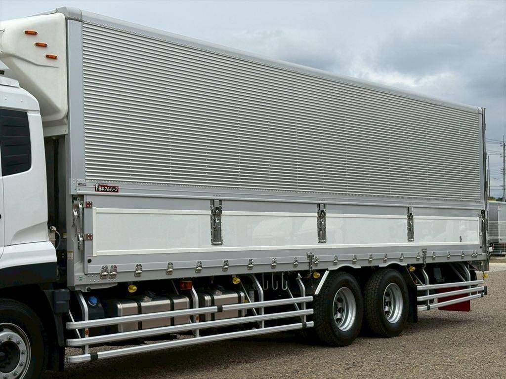 UDトラックスクオン冷蔵冷凍ウイング大型（10t）[写真06]