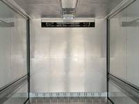 UDトラックスクオン冷蔵冷凍ウイング大型（10t）[写真08]