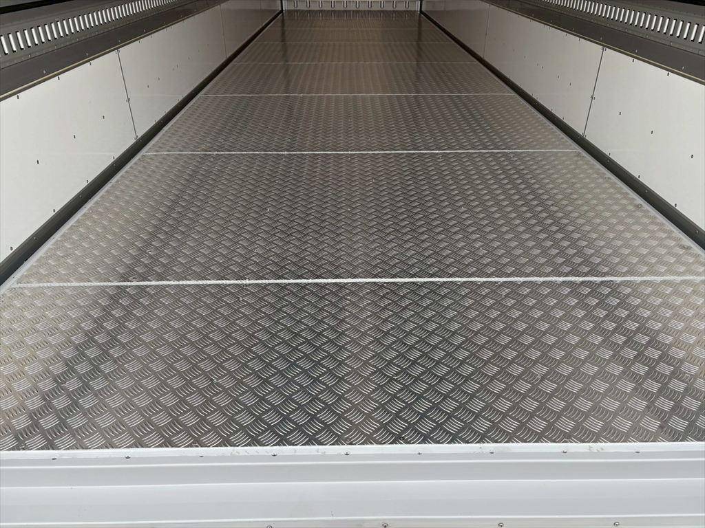 UDトラックスクオン冷蔵冷凍ウイング大型（10t）[写真08]