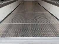 UDトラックスクオン冷蔵冷凍ウイング大型（10t）[写真09]