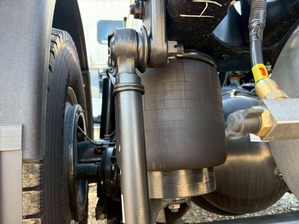 三菱ふそうスーパーグレートトレーラーヘッド（トラクターヘッド）大型（10t）[写真15]