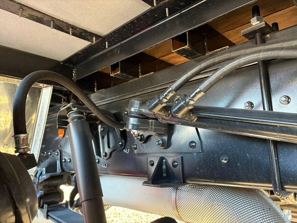 三菱ふそうスーパーグレートアルミブロック大型（10t）[写真13]