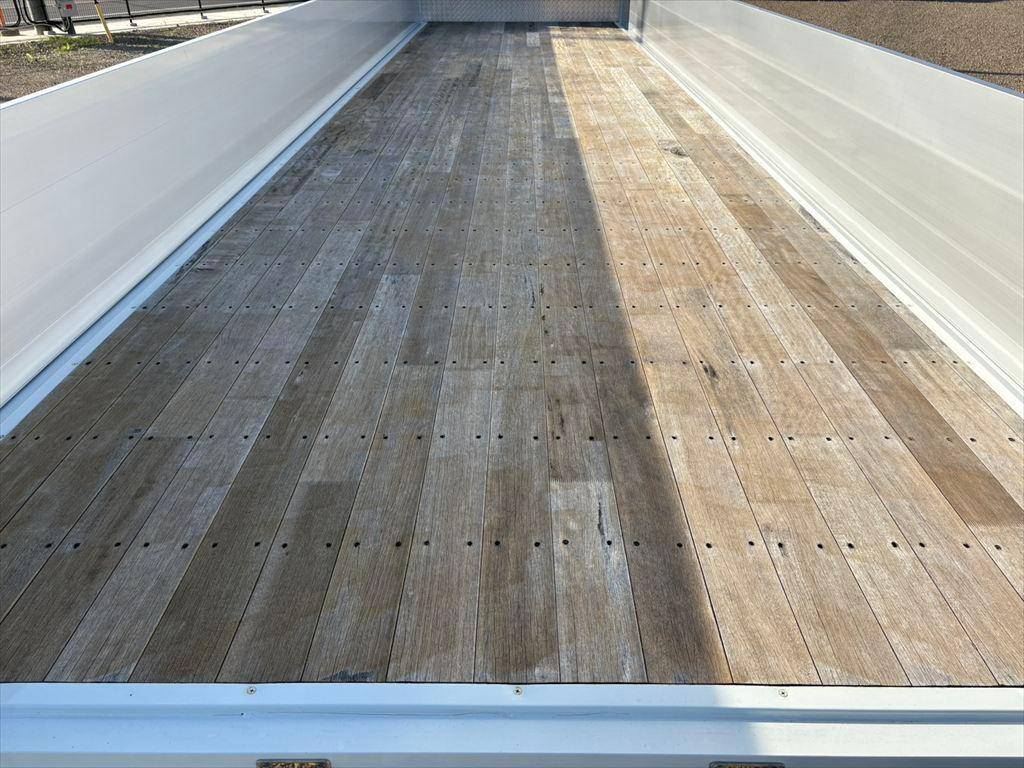 三菱ふそうスーパーグレートアルミブロック大型（10t）[写真08]