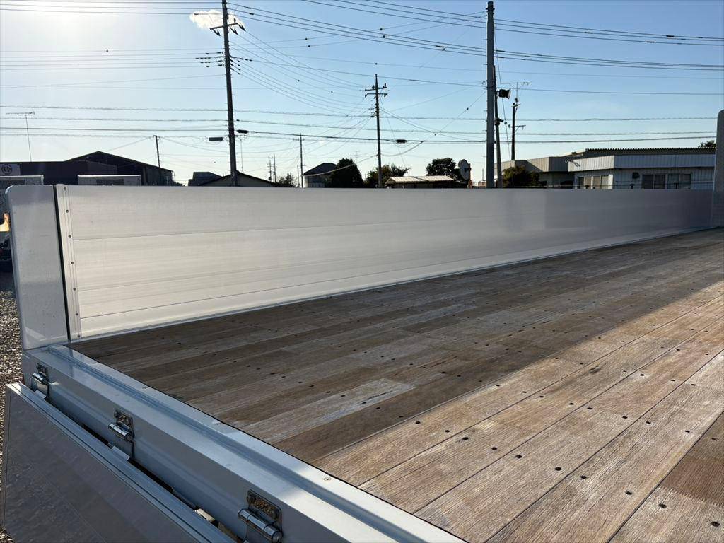 三菱ふそうスーパーグレートアルミブロック大型（10t）[写真09]