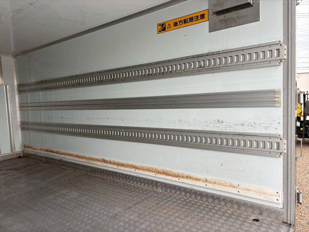 日野デュトロ冷凍車（冷蔵車）小型（2t・3t）[写真10]