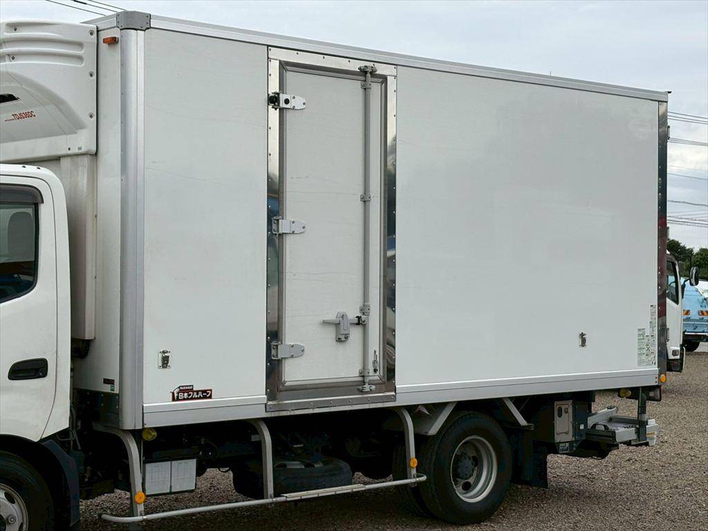 日野デュトロ冷凍車（冷蔵車）小型（2t・3t）[写真06]