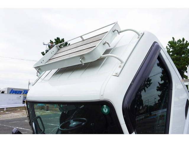 三菱ふそうキャンター平ボディ小型（2t・3t）[写真11]