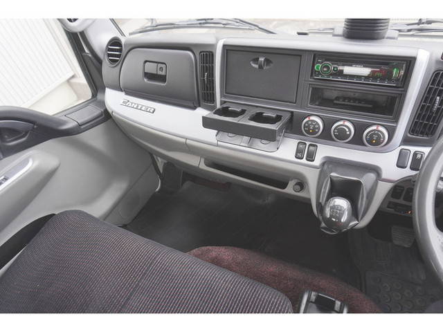 三菱ふそうキャンター平ボディ小型（2t・3t）[写真32]