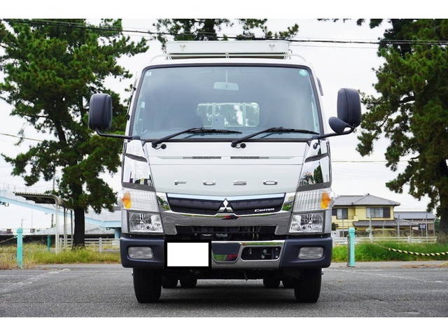 三菱ふそうキャンター平ボディ小型（2t・3t）[写真06]