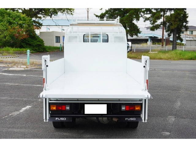 三菱ふそうキャンター平ボディ小型（2t・3t）[写真08]