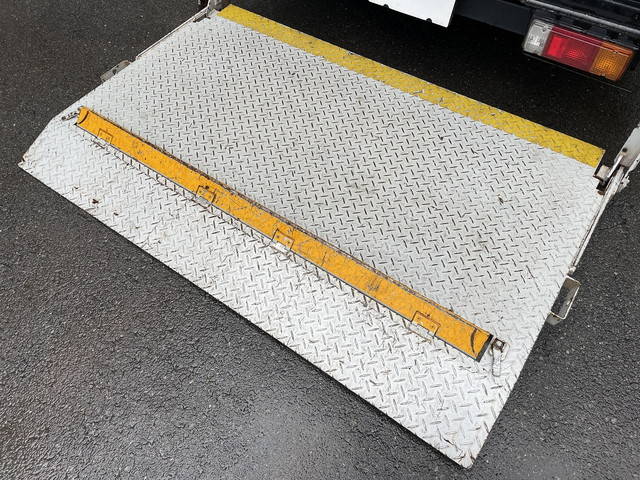 トヨタトヨエースアルミバン小型（2t・3t）[写真06]