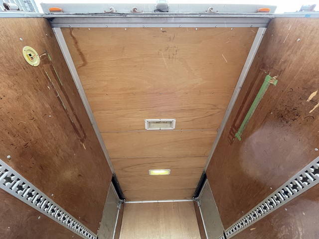 いすゞエルフアルミバン小型（2t・3t）[写真10]