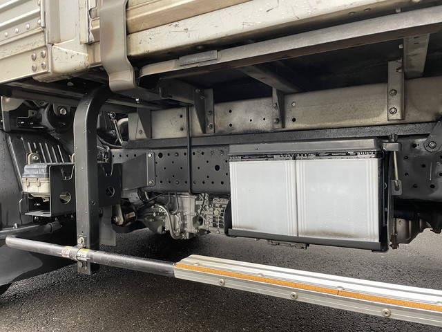 いすゞエルフアルミバン小型（2t・3t）[写真16]