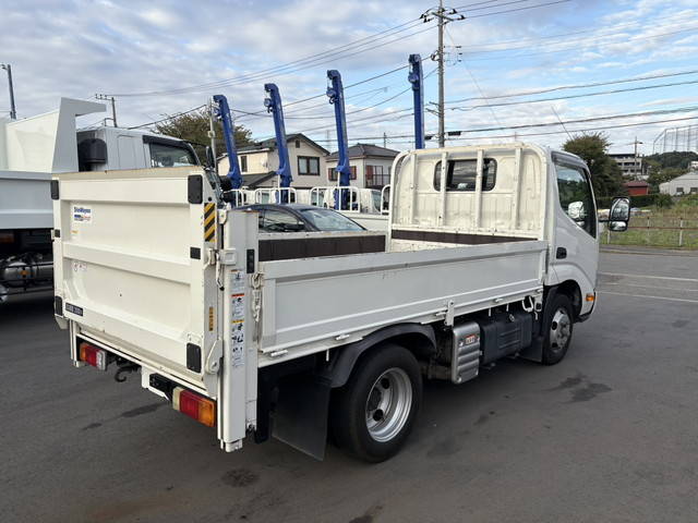 日野デュトロ平ボディ小型（2t・3t）[写真04]