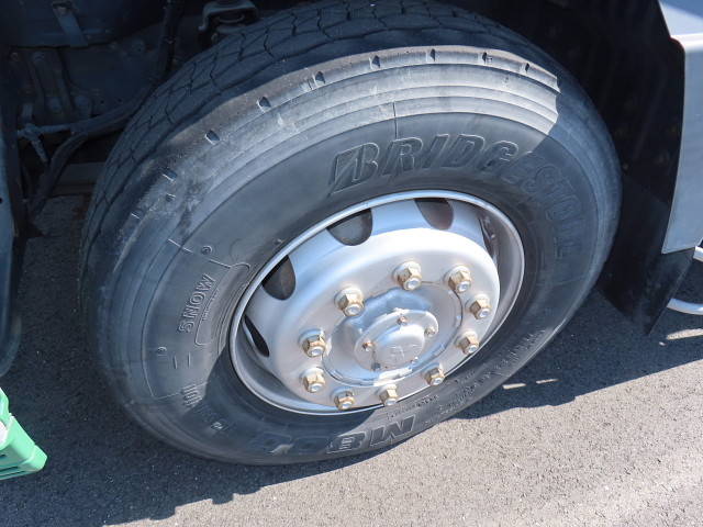 三菱ふそうスーパーグレートアルミウイング大型（10t）[写真13]