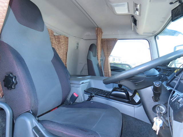 三菱ふそうスーパーグレートアルミウイング大型（10t）[写真19]