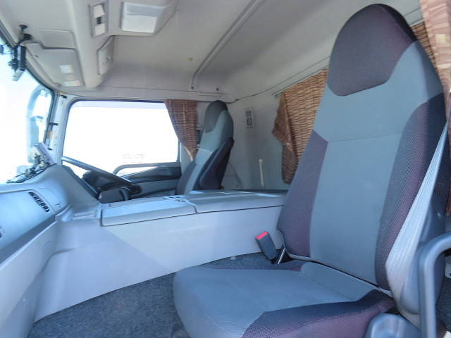 三菱ふそうスーパーグレートアルミウイング大型（10t）[写真20]