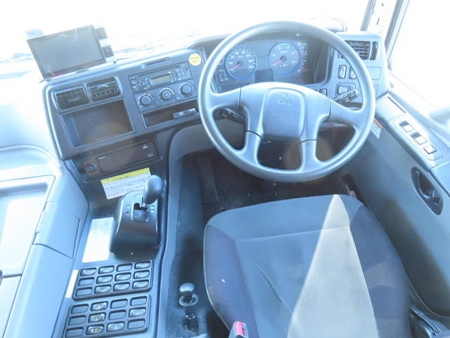 三菱ふそうスーパーグレートアルミウイング大型（10t）[写真21]