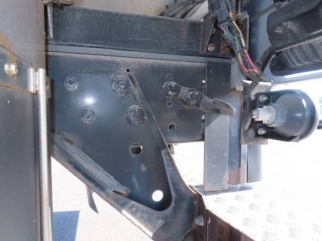 三菱ふそうスーパーグレートアルミウイング大型（10t）[写真31]