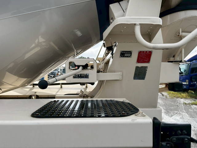 日野プロフィアミキサー車（コンクリートミキサー）大型（10t）[写真13]