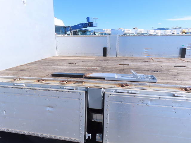 いすゞギガアルミブロック大型（10t）[写真28]