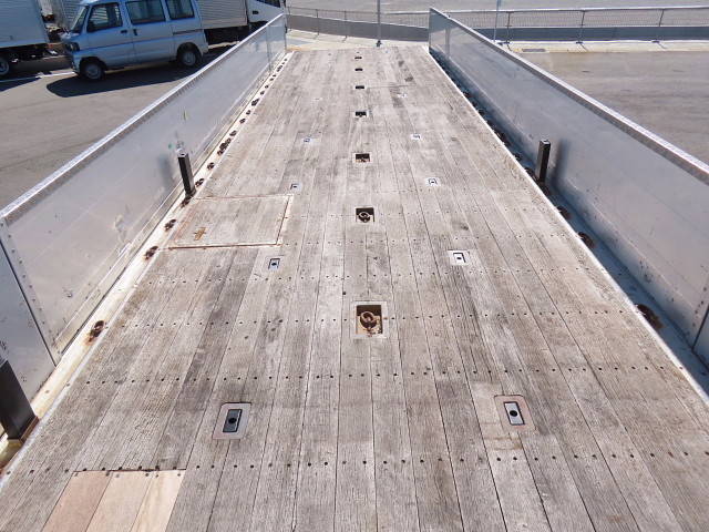 いすゞギガアルミブロック大型（10t）[写真33]