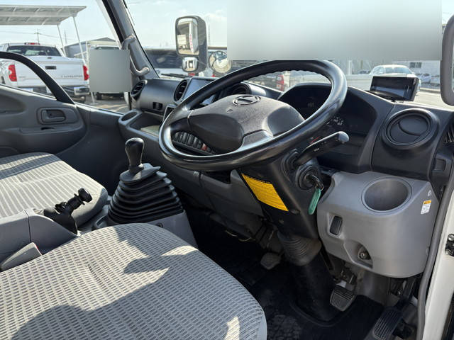 日野デュトロ平ボディ小型（2t・3t）[写真14]