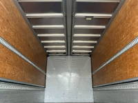 いすゞフォワードアルミウイング中型（4t）[写真10]