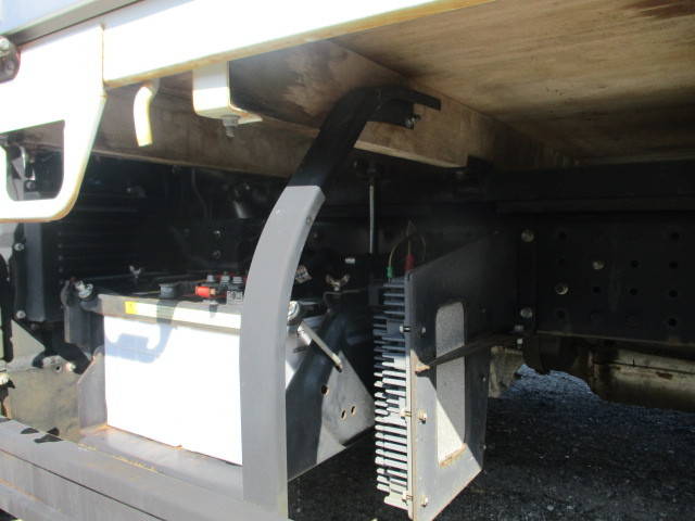 三菱ふそうキャンターアルミブロック小型（2t・3t）[写真09]