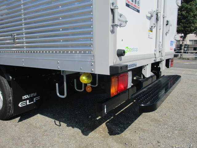 いすゞエルフアルミバン小型（2t・3t）[写真13]