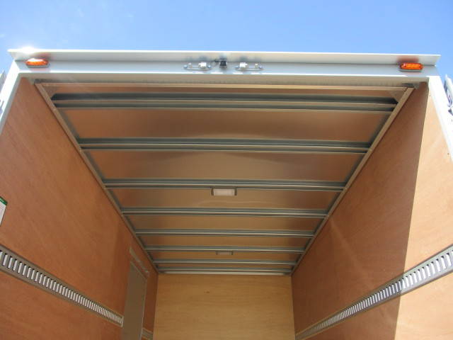 いすゞエルフアルミバン小型（2t・3t）[写真18]