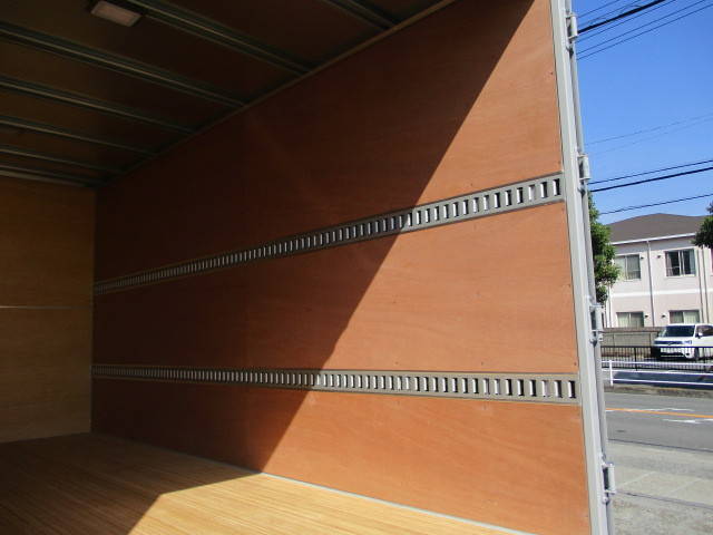 いすゞエルフアルミバン小型（2t・3t）[写真19]